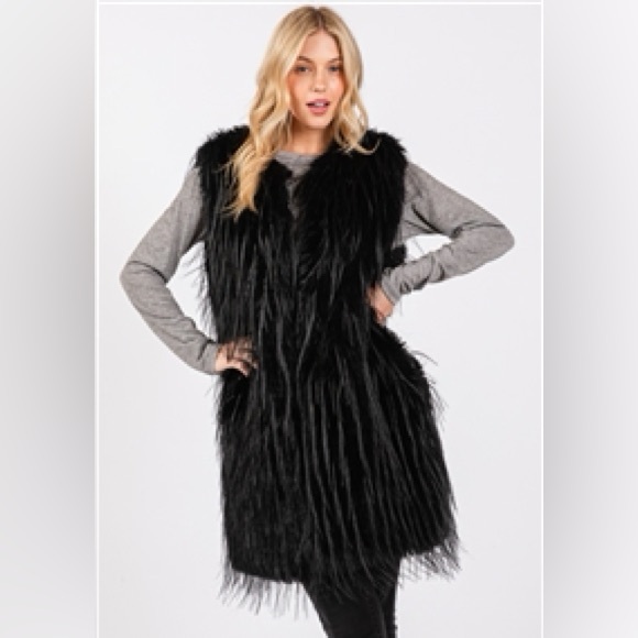 Luxe Oversized Black Shag Vest With Pockets New Onesize fits all available now - Picture 4 of 6
